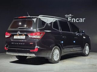 2018 SsangYong Korando Turismo I, чёрный, 2300000 рублей, вид 3