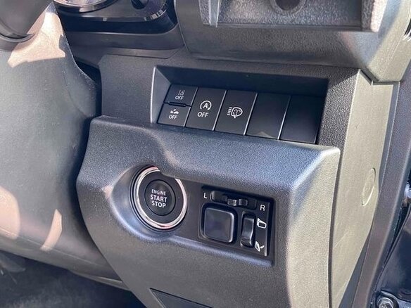 2023 Suzuki Jimny Sierra IV, чёрный, 1799777 рублей - вид 25