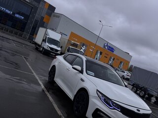 2020 Kia Optima IV Рестайлинг, белый, 1800000 рублей, вид 3