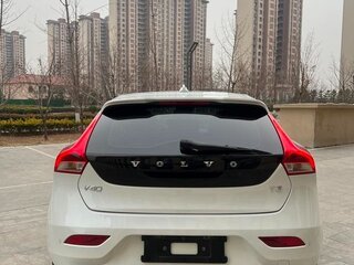 2019 Volvo V40 II Рестайлинг, белый, 1625000 рублей, вид 5