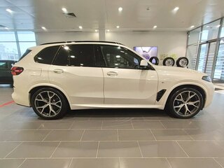 2025 BMW X5 40i IV (G05/G18) Рестайлинг, белый, 15900000 рублей, вид 4
