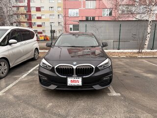 2020 BMW 1 серии 118i III (F40), чёрный, 1520000 рублей, вид 2