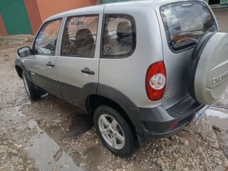 2011 Chevrolet Niva I Рестайлинг, серебристый, 510000 рублей, вид 5