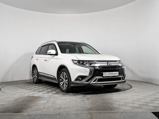2019 Mitsubishi Outlander III Рестайлинг 3, белый, 2210000 рублей, вид 3