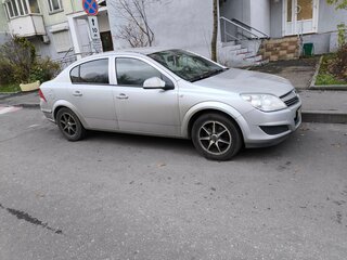 2010 Opel Astra H Рестайлинг, серебристый, 540000 рублей, вид 3