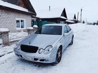 2003 Mercedes-Benz E-Класс 320 III (W211, S211), серебристый, 700000 рублей, вид 4