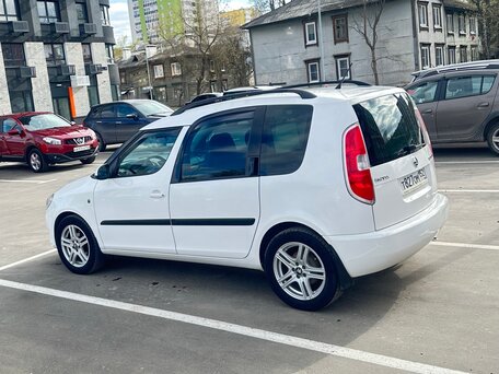 2013 Skoda Roomster I Рестайлинг, белый, 920000 рублей, вид 3