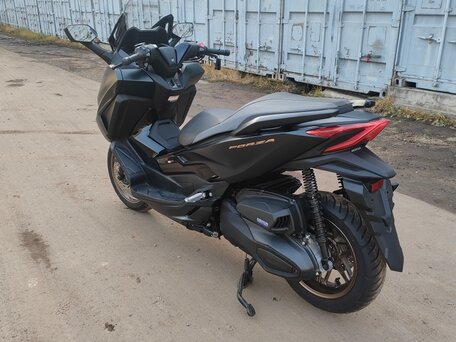 2024 Honda Forza, чёрный, 739000 рублей, вид 3
