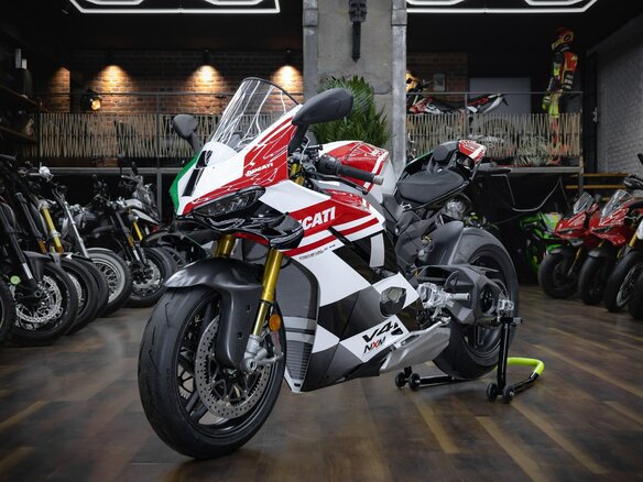 2026 Ducati Panigale V4, белый, 5490000 рублей