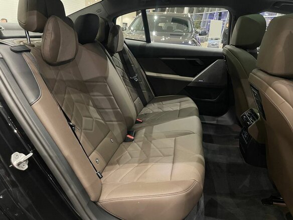 2025 BMW 5 серии 530Li xDrive VIII (G60/G61/G68), чёрный - вид 18