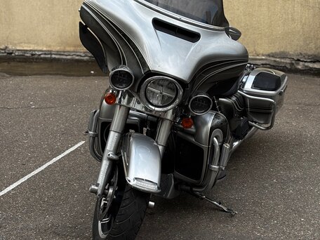 2017 Harley-Davidson Electra Glide, серебристый, 1649500 рублей, вид 3