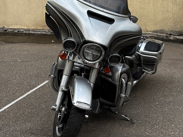 2017 Harley-Davidson Electra Glide, серебристый, 1649500 рублей - вид 2