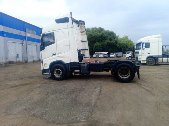 2017 Volvo FH, белый, 5500000 рублей - вид 2
