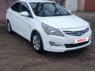 2015 Hyundai Solaris I Рестайлинг, белый, 724000 рублей, вид 3