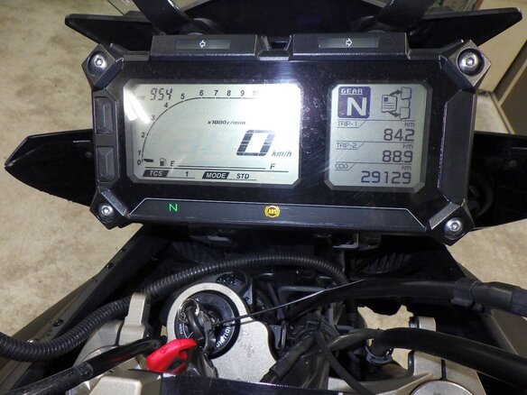 2017 Yamaha MT-09 Tracer (FJ-09), чёрный, 729000 рублей - вид 4