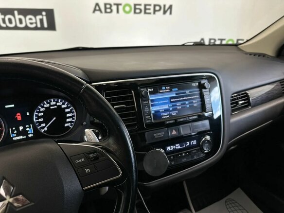 2015 Mitsubishi Outlander III Рестайлинг 2, белый - вид 15