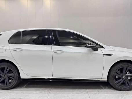 2022 Volkswagen Golf VIII, белый, 1925000 рублей, вид 4