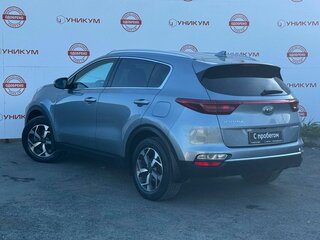 2018 Kia Sportage IV Рестайлинг, серебристый, 2349000 рублей, вид 3