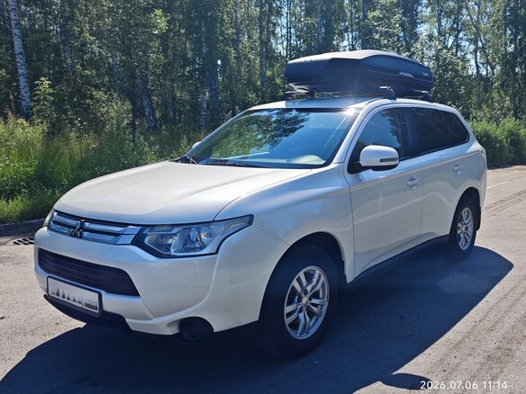 2013 Mitsubishi Outlander III, белый - вид 3