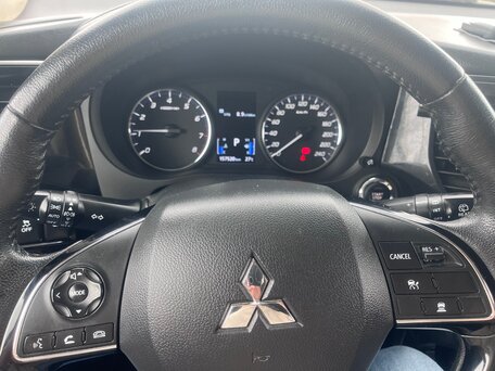 2018 Mitsubishi Outlander III Рестайлинг 2, серебристый, 2090000 рублей, вид 5