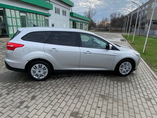 2017 Ford Focus III Рестайлинг, серебристый, 800000 рублей, вид 4