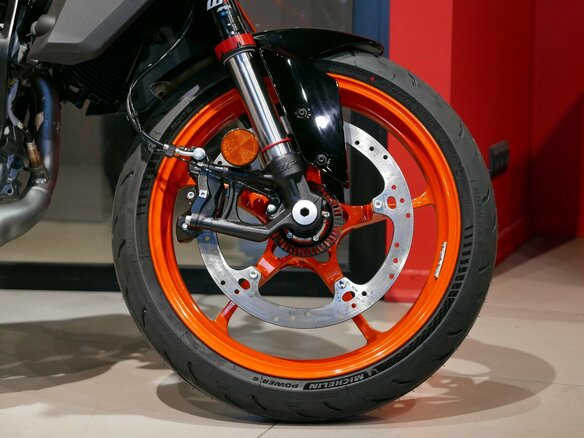 2026 KTM 390 Duke, оранжевый, 699000 рублей - вид 14