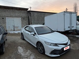 2018 Toyota Camry VIII (XV70), белый, 2550000 рублей, вид 1