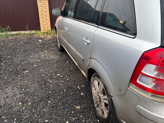 2011 Opel Zafira B Рестайлинг, серебристый, 740000 рублей, вид 5