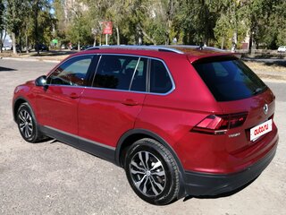 2018 Volkswagen Tiguan II, пурпурный, 3110000 рублей, вид 4