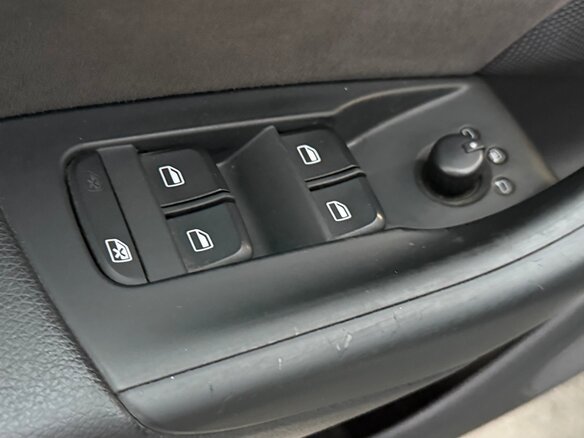 2012 Audi Q3 I (8U), белый - вид 16