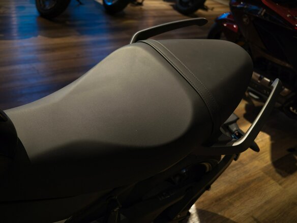2026 Triumph Trident 660, чёрный, 1090000 рублей - вид 8