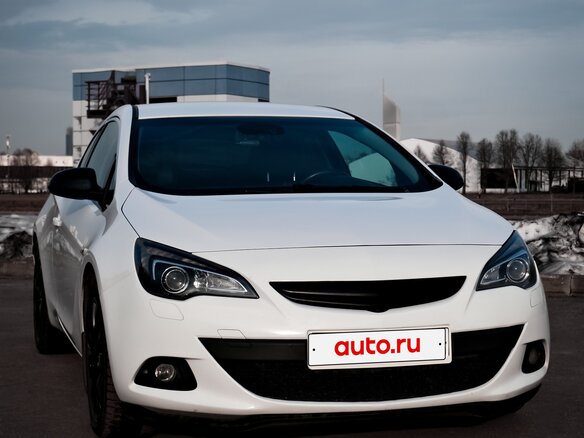 2012 Opel Astra GTC J Рестайлинг, белый, 880000 рублей