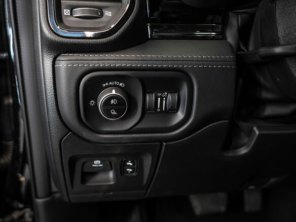 2026 Ram 1500 Crew Cab eTorque V Рестайлинг, чёрный, 11227793 рублей - вид 8