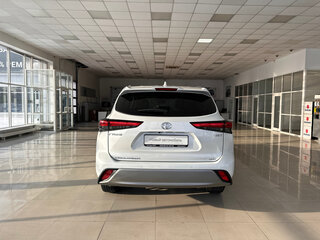 2025 Toyota Highlander IV (XU70), белый, 7100000 рублей, вид 5