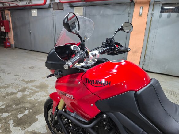 2012 Triumph Tiger 1050, красный - вид 16