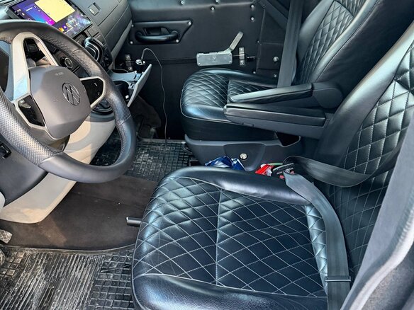 2013 Volkswagen Multivan T5 Рестайлинг, чёрный, 5500000 рублей - вид 7