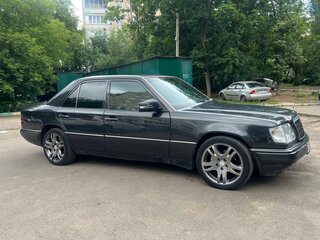 1995 Mercedes-Benz E-Класс 320 I (W124), чёрный, 400000 рублей, вид 2
