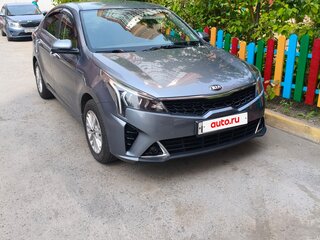 2020 Kia Rio IV Рестайлинг, серый, 1520000 рублей, вид 1