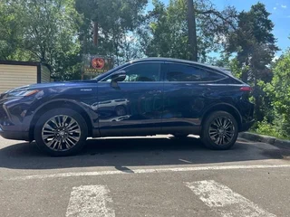 2021 Toyota Venza II, синий, 3200000 рублей, вид 4