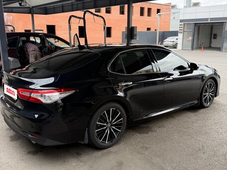 2018 Toyota Camry VIII (XV70), чёрный, 2400000 рублей, вид 4