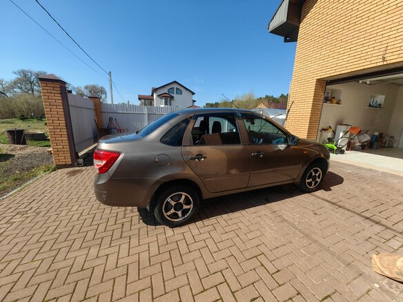 2015 Lada (ВАЗ) Granta I, коричневый, 500000 рублей - вид 3