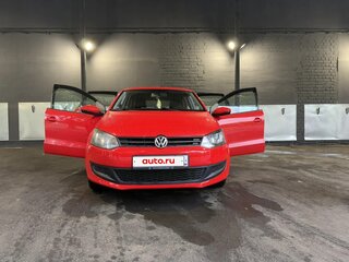 2011 Volkswagen Polo V, красный, 570000 рублей, вид 3