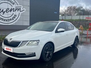 2018 Skoda Octavia III (A7) Рестайлинг, белый, 1500000 рублей, вид 1