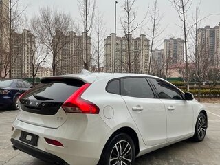 2019 Volvo V40 II Рестайлинг, белый, 1625000 рублей, вид 4