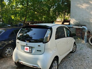 2011 Mitsubishi i-MiEV, белый, 850000 рублей, вид 3