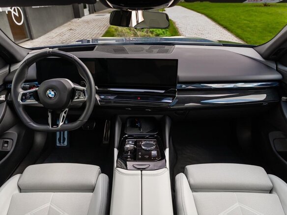 2023 BMW 5 серии 520d xDrive VIII (G60/G61/G68), синий, 7350000 рублей - вид 17