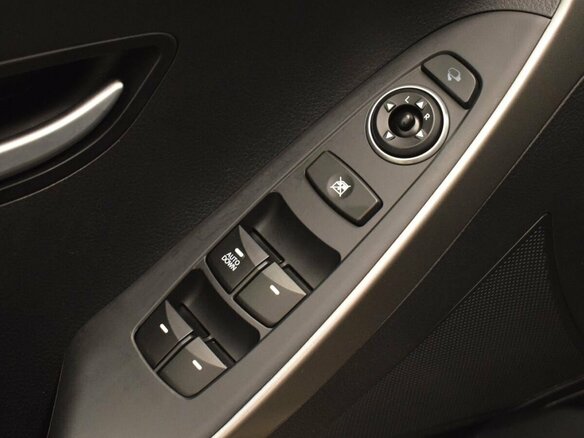 2012 Hyundai i30 II, чёрный, 1100000 рублей - вид 12