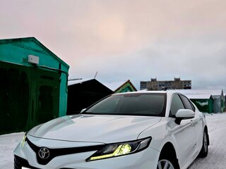 2019 Toyota Camry VIII (XV70), белый, 2700000 рублей, вид 3