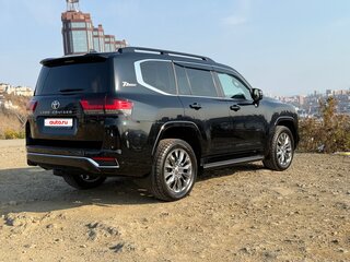 2021 Toyota Land Cruiser 300 Series, чёрный, 10990000 рублей, вид 5