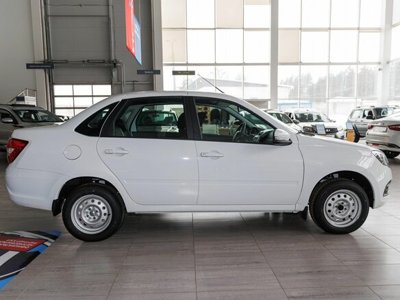 2026 Lada (ВАЗ) Granta I Рестайлинг, белый, 1068000 рублей - вид 6